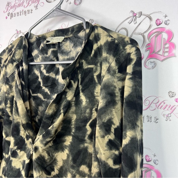 See u soon blouse tie dye style Stylish Black and Tan Women's Top - Picture 4 of 9